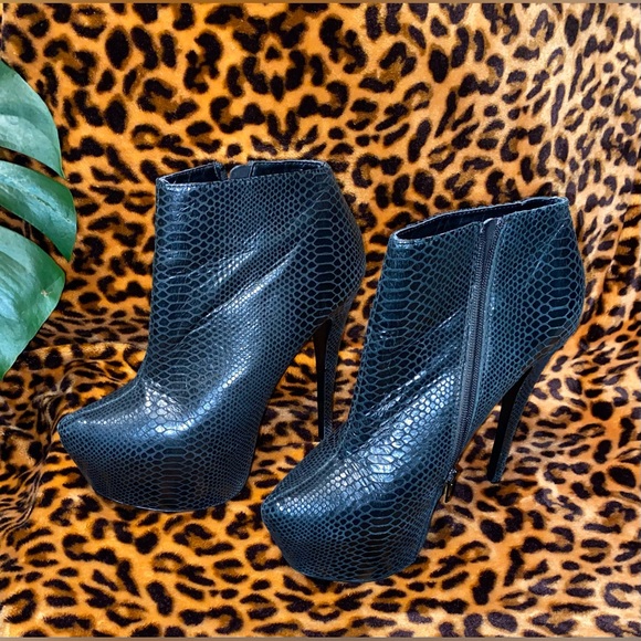 ‼️Bada$$ Black faux snakeskin Steve Madden PLATFORM stiletto booties, size 10 🔥 - Picture 2 of 9